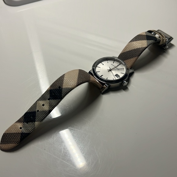 Burberry Watch - Picture 11 of 12